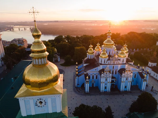 Kyiv, Ukrayna hava manzaralı: St. Michaels Altın Kubbeli Manastırı