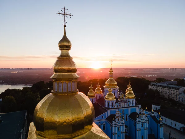 Kyiv, Ukrayna hava manzaralı: St. Michaels Altın Kubbeli Manastırı