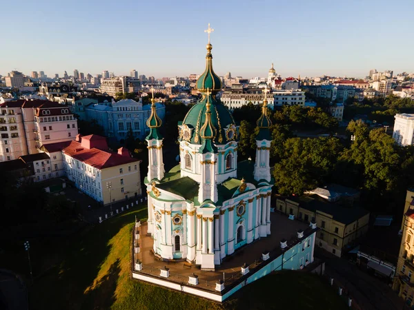 Vista aérea de la Iglesia de Kiev St. Andrews. Ucrania — Foto de Stock