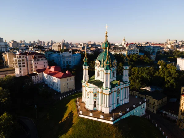 Vista aérea de la Iglesia de Kiev St. Andrews. Ucrania — Foto de Stock