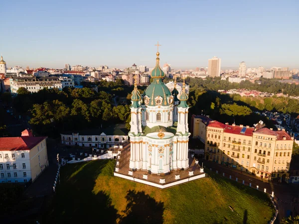 Vista aérea de la Iglesia de Kiev St. Andrews. Ucrania — Foto de Stock