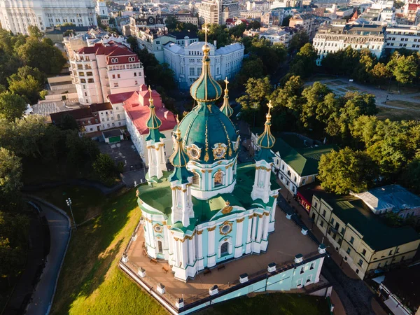 Vista aérea de la Iglesia de Kiev St. Andrews. Ucrania — Foto de Stock