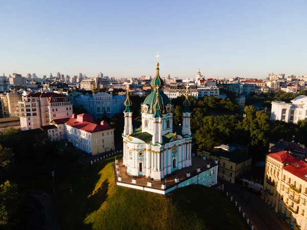 Vista aérea de la Iglesia de Kiev St. Andrews. Ucrania — Foto de Stock