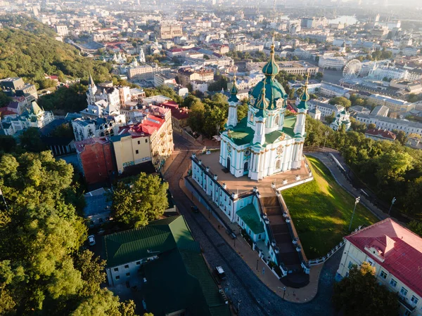 Vista aérea de la Iglesia de Kiev St. Andrews. Ucrania — Foto de Stock