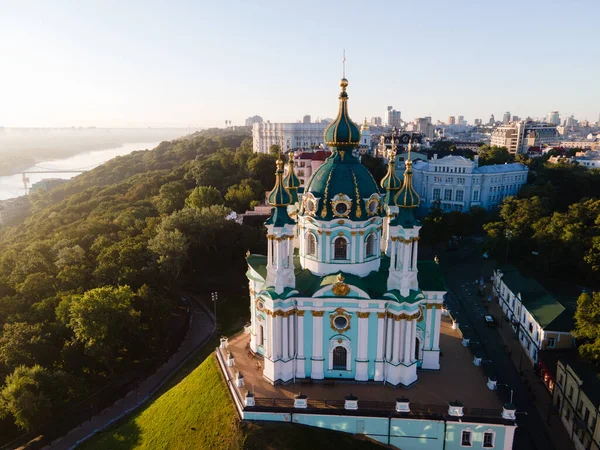 Vista aérea de la Iglesia de Kiev St. Andrews. Ucrania — Foto de Stock