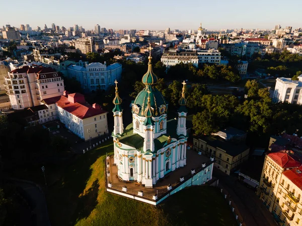 Vista aérea de la Iglesia de Kiev St. Andrews. Ucrania — Foto de Stock