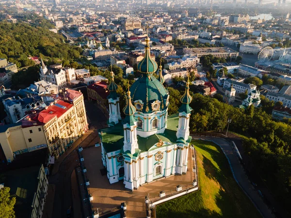 Vista aérea de la Iglesia de Kiev St. Andrews. Ucrania — Foto de Stock