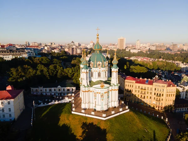 Vista aérea de la Iglesia de Kiev St. Andrews. Ucrania — Foto de Stock