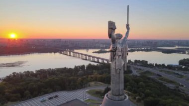 Sabah Anavatan Anıtı. Kyiv, Ukrayna. Hava görünümü