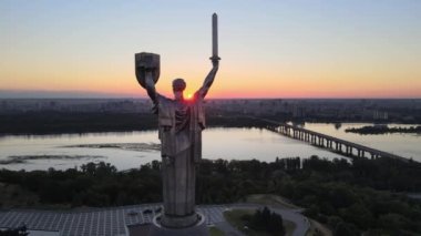 Sabah Anavatan Anıtı. Kyiv, Ukrayna. Hava görünümü