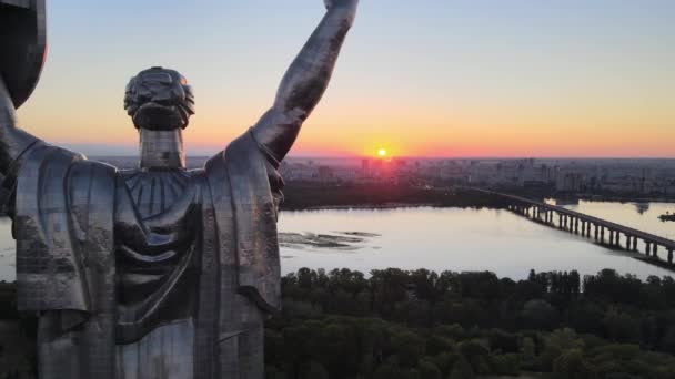 Sabah Anavatan Anıtı. Kyiv, Ukrayna. Hava görünümü — Stok video