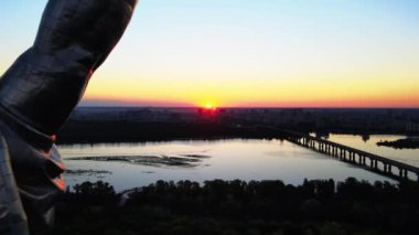 Sabah Anavatan Anıtı. Kyiv, Ukrayna. Hava görünümü