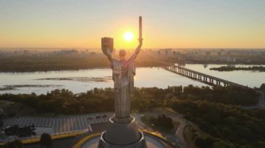 Sabah Anavatan Anıtı. Kyiv, Ukrayna. Hava görünümü