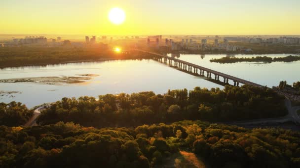 Monumento a la Patria por la mañana. Kiev, Ucrania. Vista aérea — Vídeos de Stock