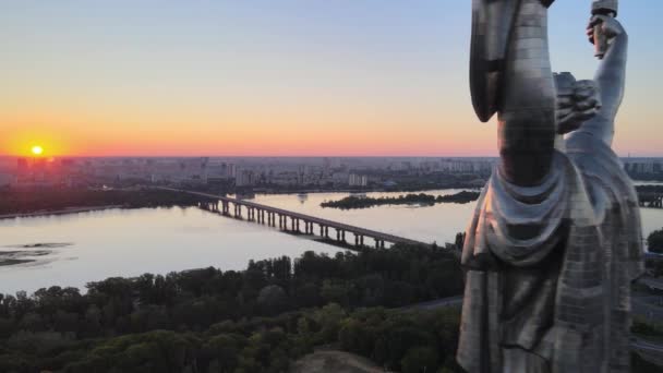 Monument Motherland al mattino. Kiev, Ucraina. Vista aerea — Video Stock