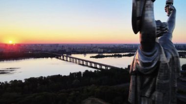 Sabah Anavatan Anıtı. Kyiv, Ukrayna. Hava görünümü