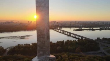 Sabah Anavatan Anıtı. Kyiv, Ukrayna. Hava görünümü