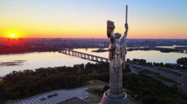 Sabah Anavatan Anıtı. Kyiv, Ukrayna. Hava görünümü