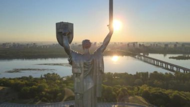 Sabah Anavatan Anıtı. Kyiv, Ukrayna. Hava görünümü