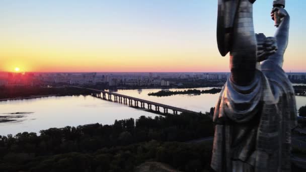 Sabah Anavatan Anıtı. Kyiv, Ukrayna. Hava görünümü — Stok video