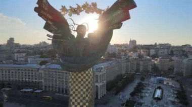 Ukrayna 'nın başkenti Kiev' de bir anıt. Meydan. Hava görünümü