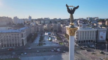 Ukrayna 'nın başkenti Kiev' de bir anıt. Meydan. Hava görünümü
