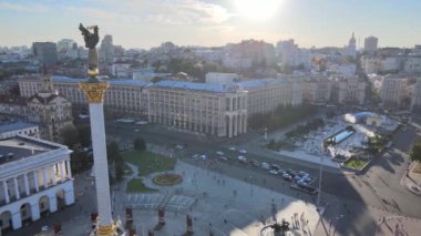 Ukrayna 'nın başkenti Kiev' de bir anıt. Meydan. Hava görünümü