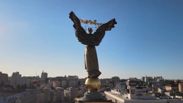 Μνημείο στο κέντρο του Κιέβου, Ουκρανία. Μαϊντάν. Αεροφωτογραφία — Αρχείο Βίντεο