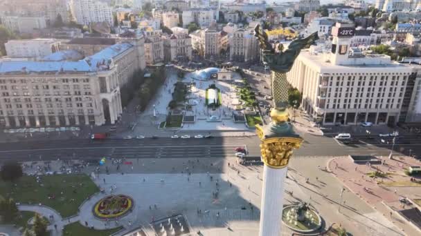 Pomnik w centrum Kijowa, Ukraina. Maidan. Widok z lotu ptaka — Wideo stockowe