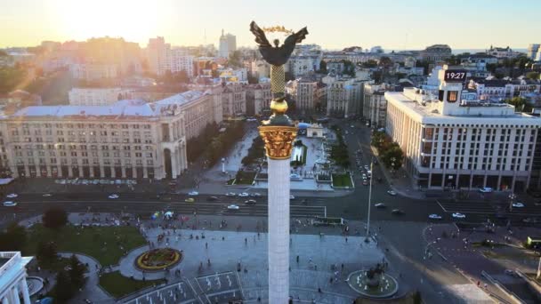 Monumento en el centro de Kiev, Ucrania. Maidan. Vista aérea — Vídeo de stock