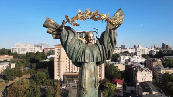 Monumento no centro de Kiev, Ucrânia. Maidan. Vista aérea — Vídeo de Stock