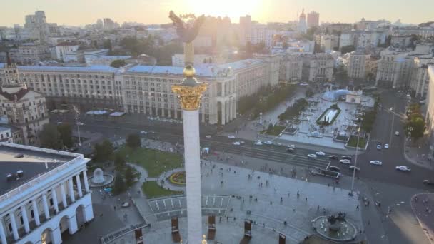 Ukrayna 'nın başkenti Kiev' de bir anıt. Meydan. Hava görünümü — Stok video
