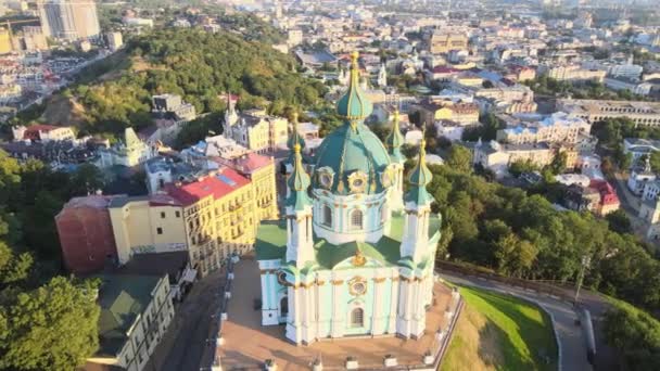 Rano widok z lotu ptaka na kościół św. Andrzeja. Kijów, Ukraina — Wideo stockowe