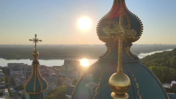 Reggel légi felvétel a Szent András templomról. Kijev, Ukrajna — Stock videók