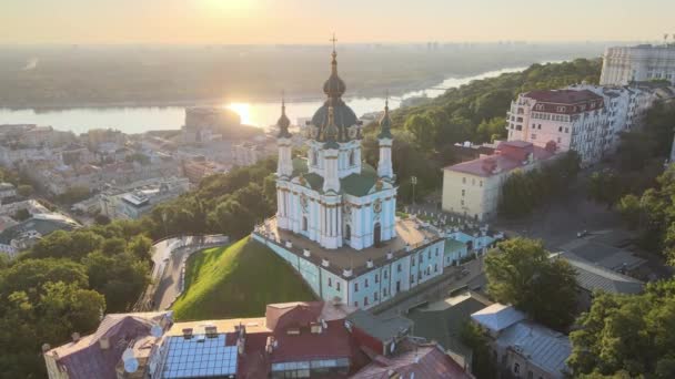 Luftaufnahme der Andreaskirche am Morgen. Kiew, Ukraine