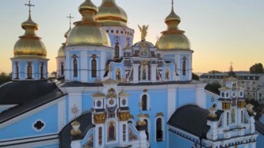 Sabah St. Michaels Altın Kubbe Manastırı 'nın havadan görünüşü. Kyiv, Ukrayna