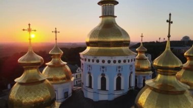 Sabah St. Michaels Altın Kubbe Manastırı 'nın havadan görünüşü. Kyiv, Ukrayna