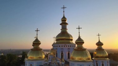Sabah St. Michaels Altın Kubbe Manastırı 'nın havadan görünüşü. Kyiv, Ukrayna