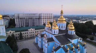 Sabah St. Michaels Altın Kubbe Manastırı 'nın havadan görünüşü. Kyiv, Ukrayna