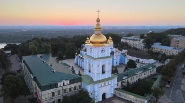 Sabah St. Michaels Altın Kubbe Manastırı 'nın havadan görünüşü. Kyiv, Ukrayna