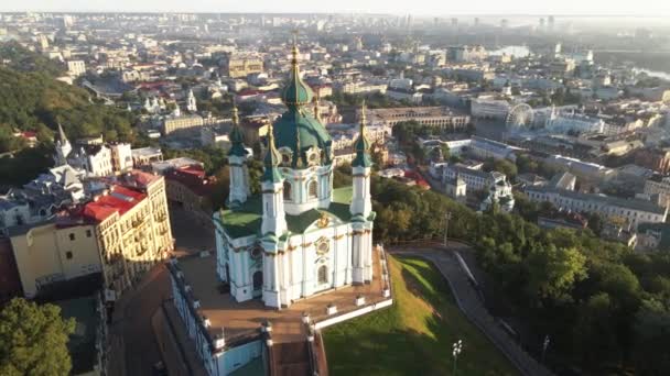 L'église St Andrews à l'aube. Kiev, Ukraine. Mouvement lent — Video