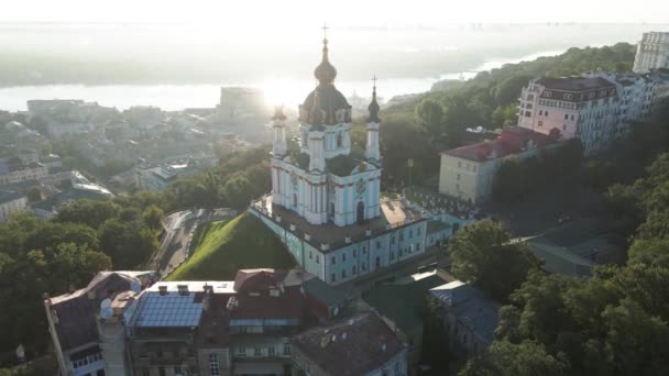 Εκκλησία του Αγίου Ανδρέα την αυγή. Κίεβο, Ουκρανία. Αργή κίνηση — Αρχείο Βίντεο