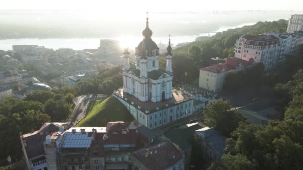 St. Andrews Kerk bij zonsopgang. Kiev, Oekraïne. Langzame beweging — Stockvideo