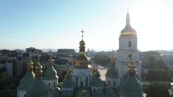 Sabahın köründe Aziz Sophia Kilisesi 'nde. Kyiv. Ukrayna. Hava görüntüsü, yavaş çekim — Stok video