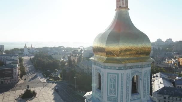 Iglesia de Santa Sofía por la mañana al amanecer. Kiev. Ucrania. Vista aérea, cámara lenta — Vídeos de Stock