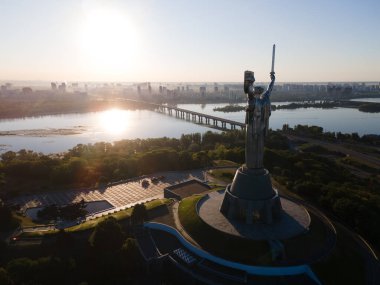 Sabah Anavatan Anıtı. Kyiv, Ukrayna. Hava görünümü