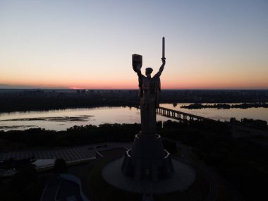 Sabah Anavatan Anıtı. Kyiv, Ukrayna. Hava görünümü