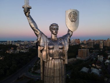 Sabah Anavatan Anıtı. Kyiv, Ukrayna. Hava görünümü