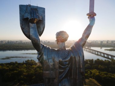 Sabah Anavatan Anıtı. Kyiv, Ukrayna. Hava görünümü