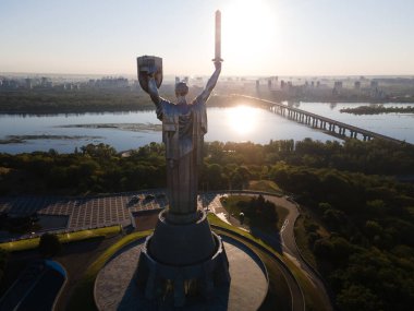 Sabah Anavatan Anıtı. Kyiv, Ukrayna. Hava görünümü